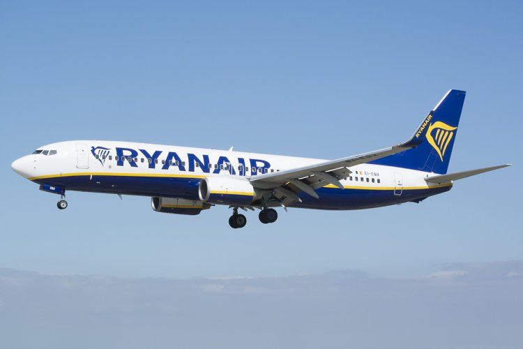 Ryanair espera lograr más slots en Canarias con la fusión Iberia-Air Europa