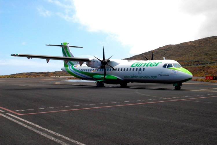 Binter opera en La Palma con retrasos mientras que Canaryfly e Iberia cancelan vuelos