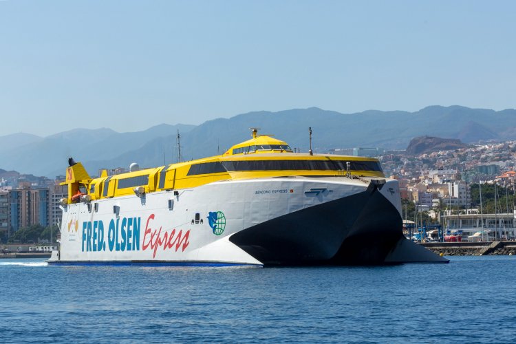 Fred. Olsen Express programa un viaje especial para el derbi del 18 de marzo entre Gran Canaria y Tenerife