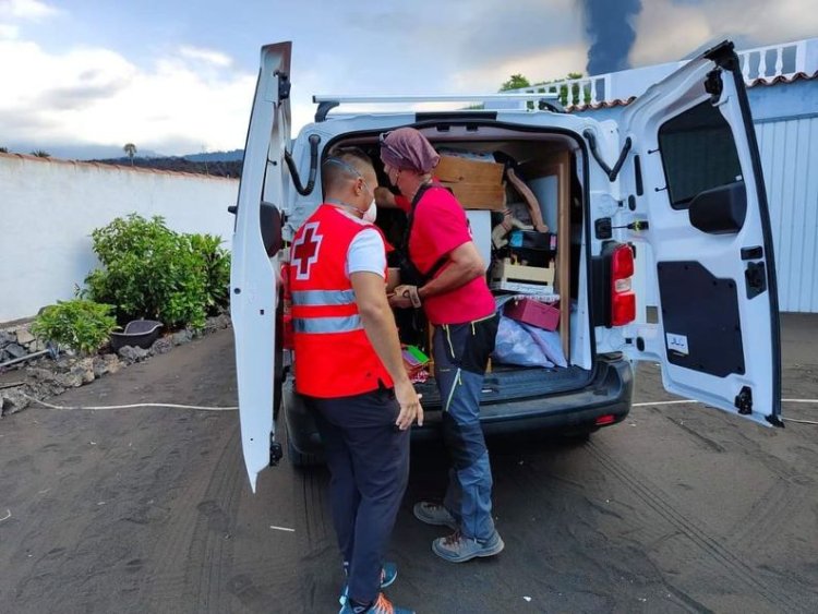 Cruz Roja reparte entre los afectados los 3,3 millones donados a La Palma