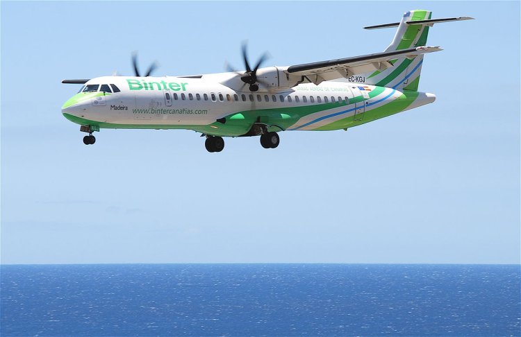 Un vuelo de Binter aterriza emergencia en Lanzarote por una falsa alarma