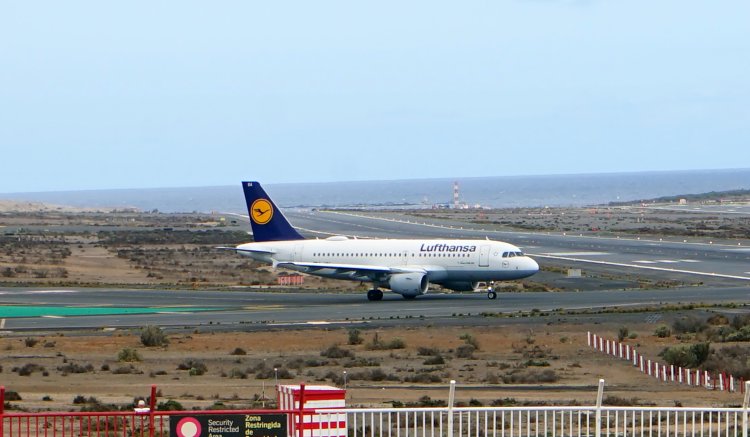 Las aerolíneas programan para este invierno en Canarias una capacidad mayor que en 2019