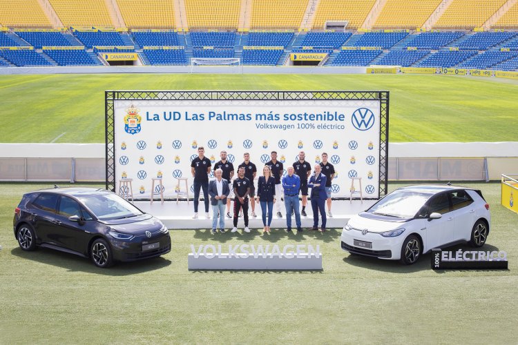 La UD Las Palmas se electrifica con el Volkswagen ID.3: nueva flota cero emisiones para el equipo amarillo