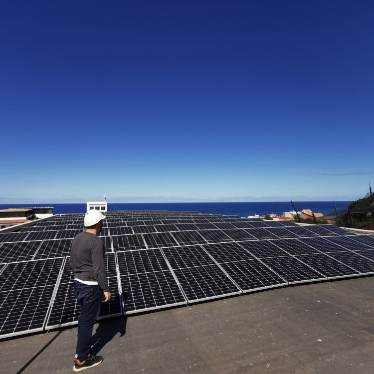 Instaladas en Puerto de la Cruz las placas solares en el CEIP de Punta Brava