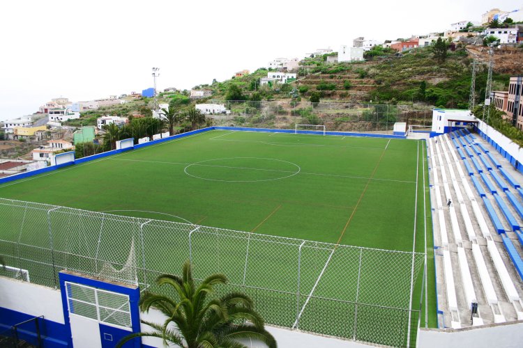 El campo de fútbol de Los Quevedos de San Juan de la Rambla estrenará césped homologado FIFA QUALITY