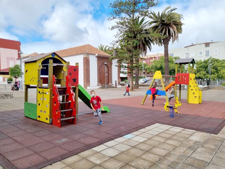 La Laguna mejora tres parques infantiles en la Urbanización Padre Anchieta