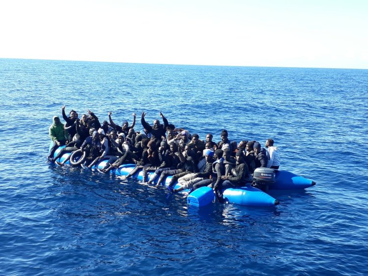 Salvamento rescata en Canarias a 887 migrantes de 16 embarcaciones en lo que va de semana