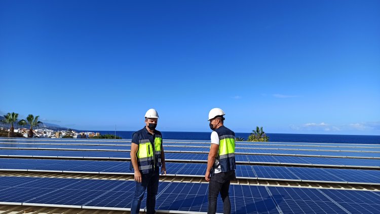 Terminan las obras de instalación de placas solares en el Polideportivo Manolo Santaella de Puerto de la Cruz