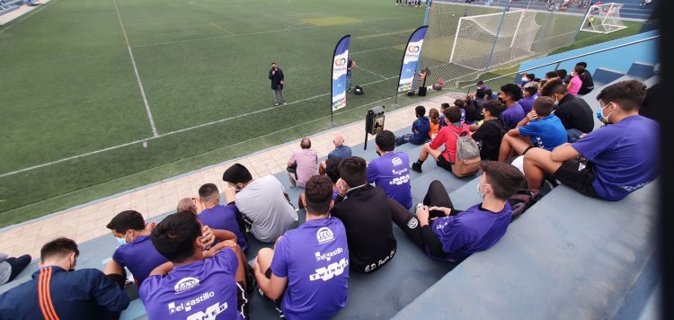 La Escuela de Fútbol de Puerto de la Cruz recibe formación sobre “Juego Limpio”