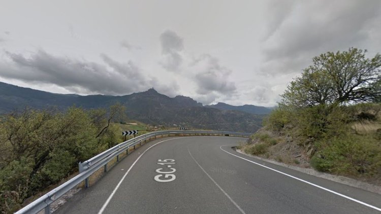 Una mujer y un hombre, heridos al colisionar dos vehículos en Gran Canaria