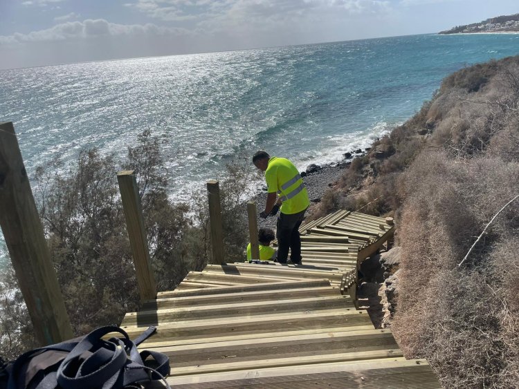El Ayuntamiento de Pájara ejecuta obras de mejora del acceso al litoral de Costa Calma