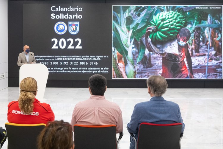 Los bomberos de Gran Canaria editan un calendario para recaudar fondos para La Palma