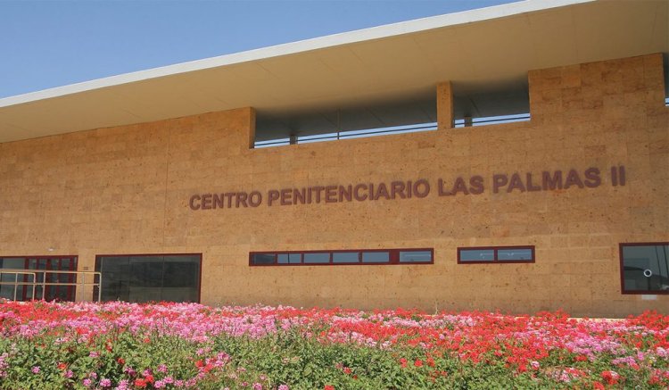 Dos internos de Las Palmas II heridos graves tras prender fuego a su celda