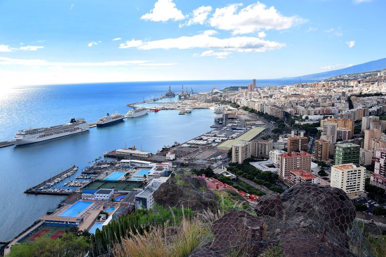 Santa Cruz de Tenerife lidera las cifras de descenso del paro y las sitúa por debajo de mayo de 2019