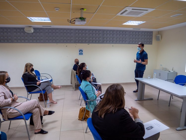 El programa ‘Comienza por Educar’ de San Sebastián de la Gomera continua con el taller sobre adicciones