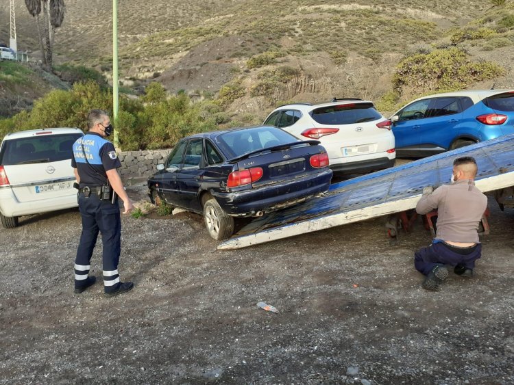 La Policía Local de Las Palmas retira más de 1.400 vehículos abandonados en la vía pública