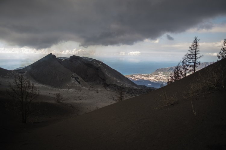 Casi 8 meses después de acabar la erupción, hay puntos a 1.000º C en La Palma