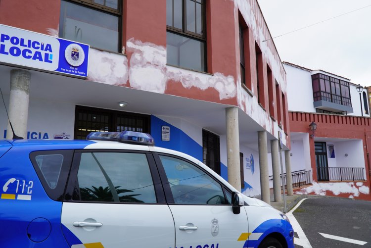 Comienza la rehabilitación de las fachadas de la Policía Local y el Usos Múltiples de San José de San Juan de la Rambla