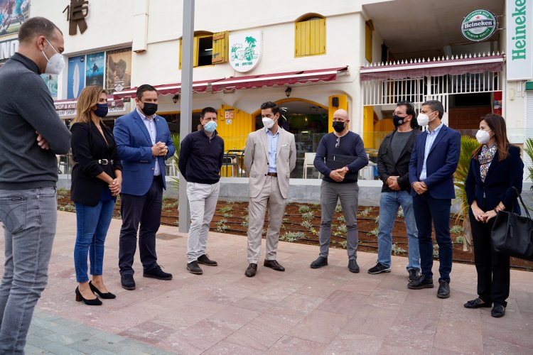 Turismo de Canarias y Cabildo de Tenerife entregan al Ayuntamiento de Arona la renovada calle México