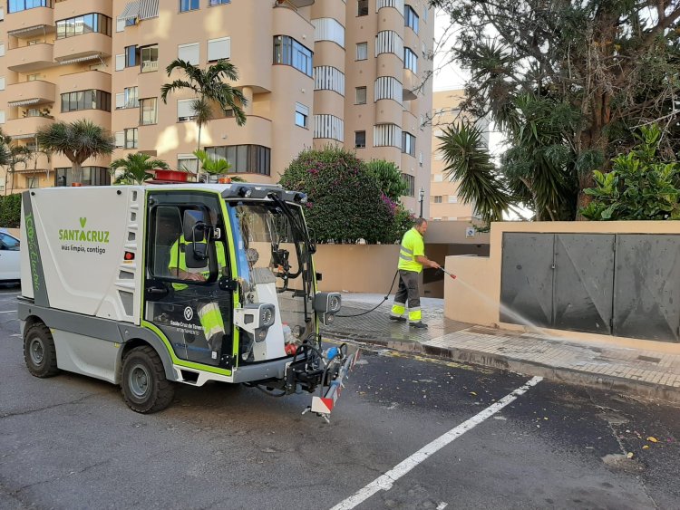 Santa Cruz de Tenerife realiza limpiezas extraordinarias en 57 zonas del municipio