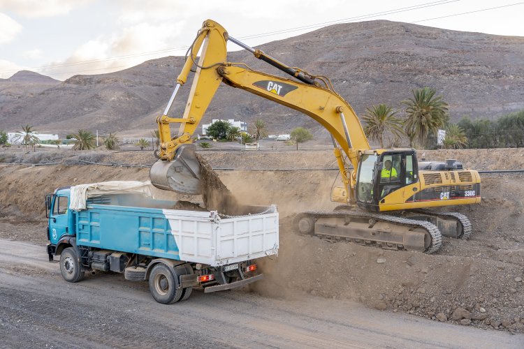 El Cabildo de Fuerteventura continúa con los trabajos de limpieza del barranco de Tarajalejo