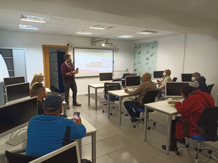 Inician los talleres prácticos del proyecto “Cerrando Brecha Digital” en Puerto de la Cruz