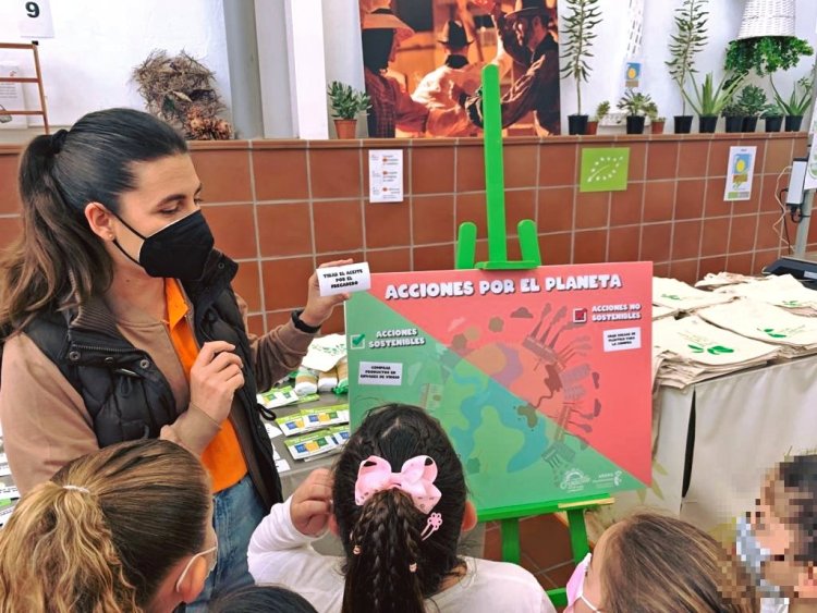 Arona dinamiza el Mercado del Agricultor con la campaña educativa ‘Tu compra sin plásticos’ para reducir los residuos