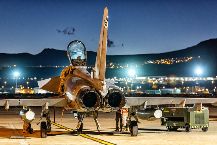 Cazas Eurofighter y F-18 se entrenan en el Archipiélago Canario