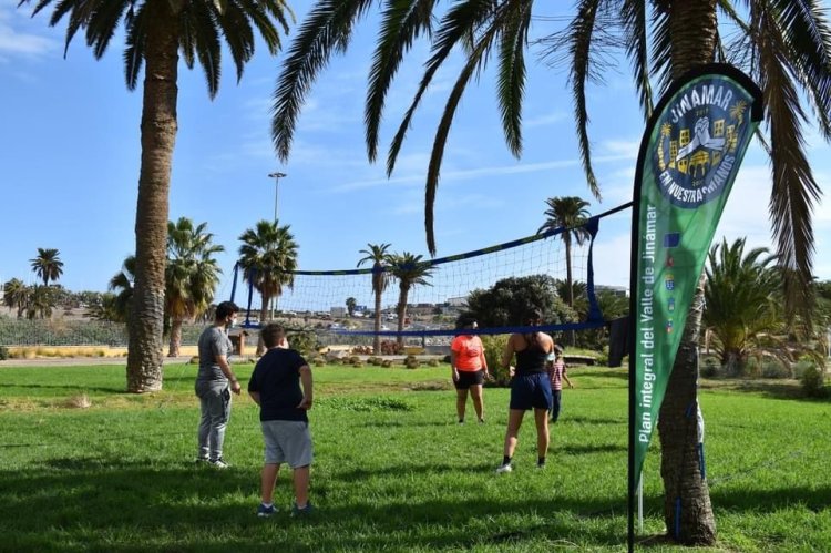 El Ayuntamiento de Telde celebra un torneo amistoso de voleibol en el Parque de Las Mil Palmeras en el marco del Plan Integral de Jinámar