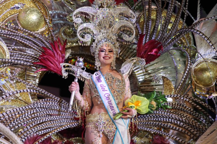 Ainhoa Farráis González y Aroa Gallardo Pérez, reinas adulta e infantil del Carnaval 2022 de Los Realejos