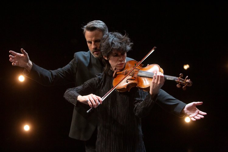 ‘Signos’, de la violinista Isabel Villanueva y del coreógrafo Antonio Ruz, llega al Teatro Guimerá