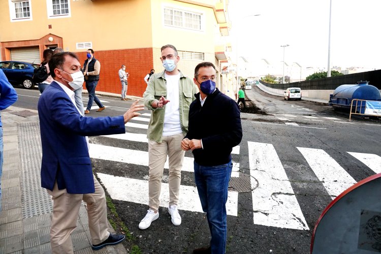 Santa Cruz de Tenerife reasfalta la calle Chirama y reacondiciona los aparcamientos en la zona