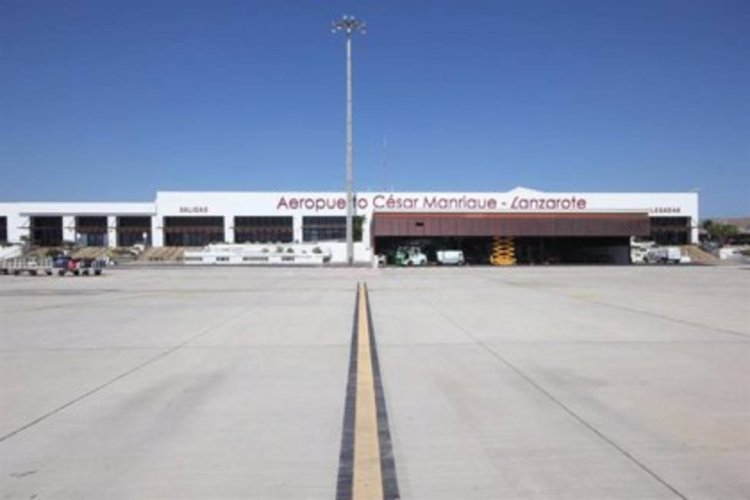 Un turista inglés agrede a 3 guardias civiles en el aeropuerto de Lanzarote