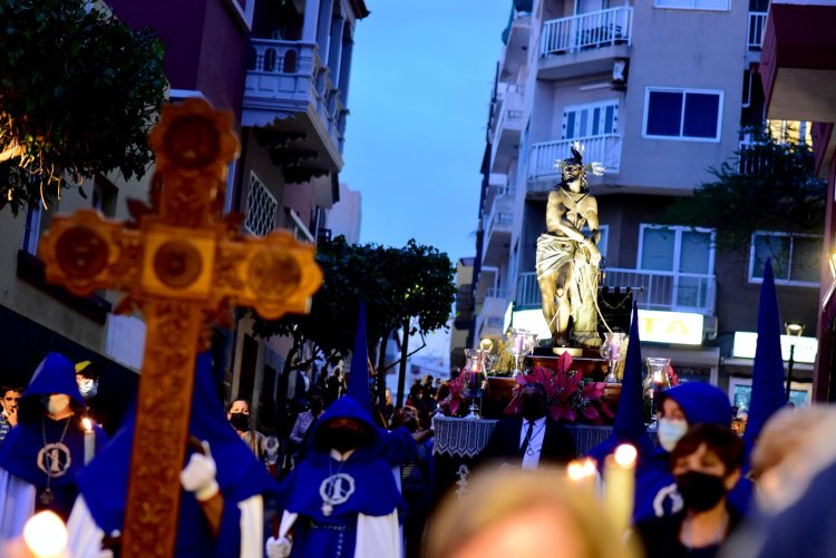 El Cristo de la Columna se reencuentra en las calles de Puerto de la Cruz con sus feligreses