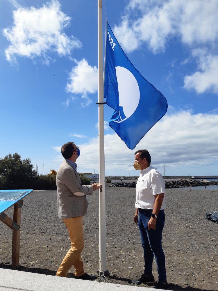 San Sebastián de La Gomera recibe un año más el galardón de Bandera Azul en dos de sus playas