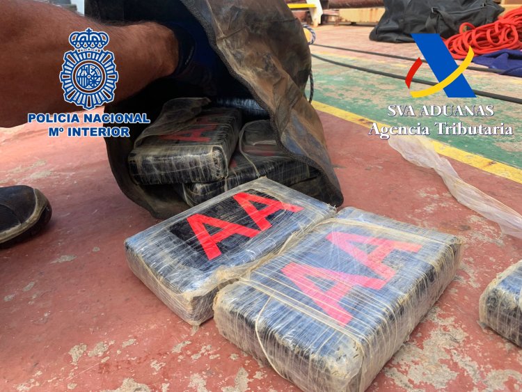 Interceptan 150 kilos de cocaína en un buque mercante griego en Las Palmas