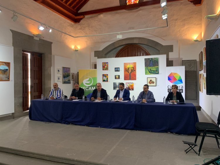 Telde acoge la exposición solidaria 'Una pintura por La Palma' con más de un centenar de obras de 82 artistas canarios