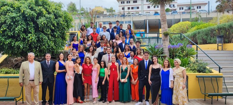El IES Agustín de Betancourt celebra la graduación de 90 jóvenes de Puerto de la Cruz