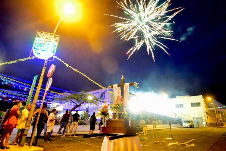 La Calle Nueva de Puerto de la Cruz pone broche de oro a las fiestas de la Santa Cruz