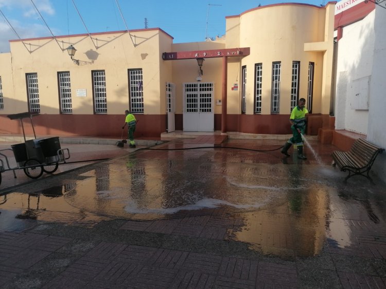 El Ayuntamiento realiza una limpieza de choque en Valle de los Nueve Bajo