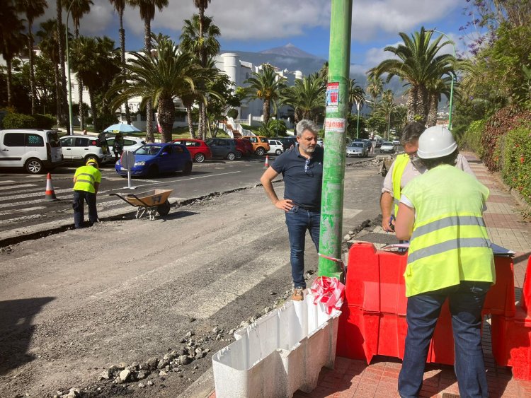 El Ayuntamiento de Puerto de la Cruz afronta el asfaltado de la calle Camelia y la avenida Loro Parque