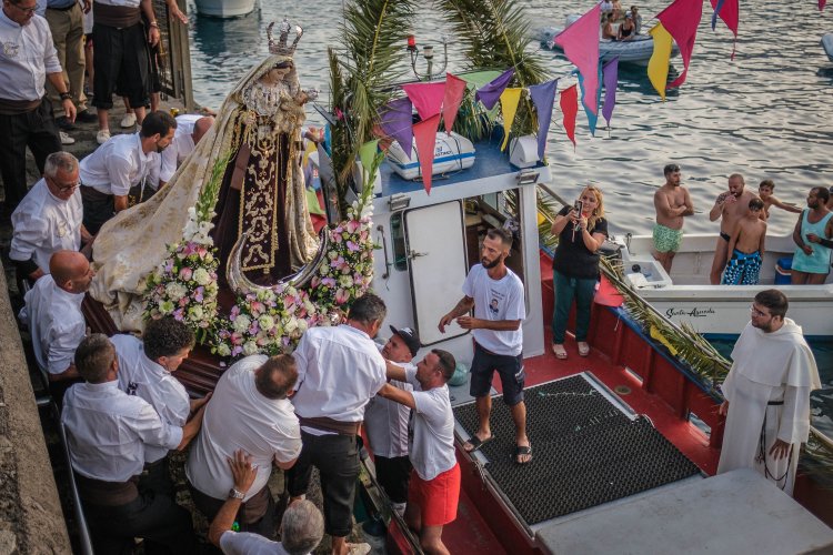 La Virgen del Carmen de Candelaria se vuelve a hacer a la mar dos años después de la última embarcación