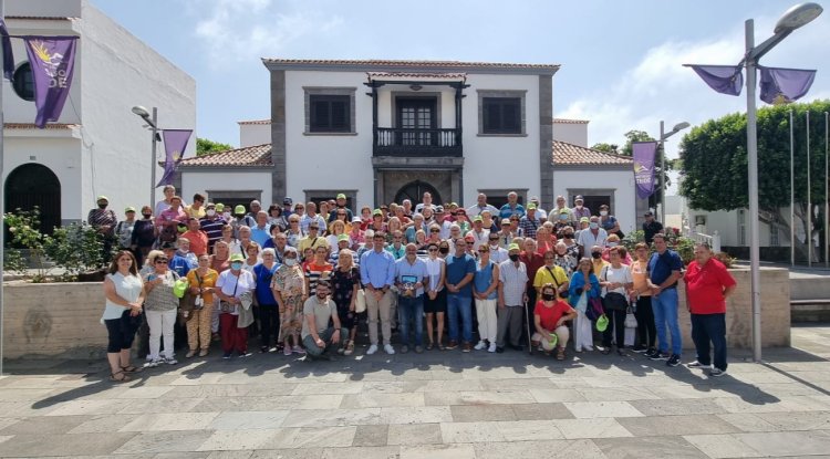Las fiestas de La Esperanza finalizan con una visita guiada a Santiago del Teide para 150 mayores