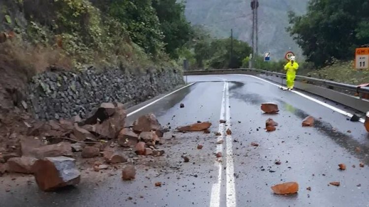 Un centenar de incidencias durante la noche por la lluvia en Canarias