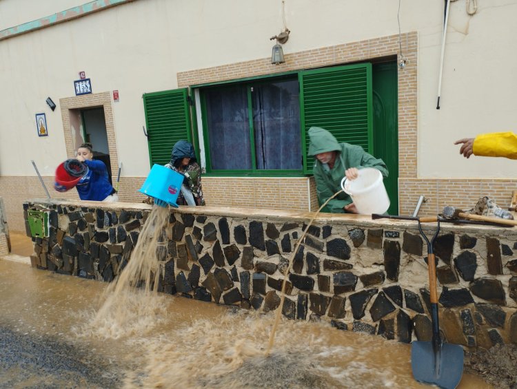 El 112 registra más de 800 incidentes por la lluvia el domingo por la mañana