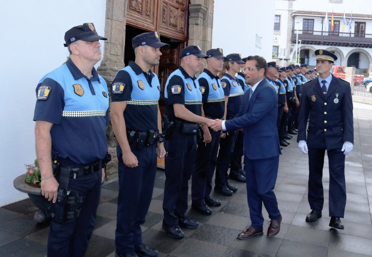 Los Realejos conmemora al patrón de la Policía Local y entrega honores y distinciones a agentes del cuerpo