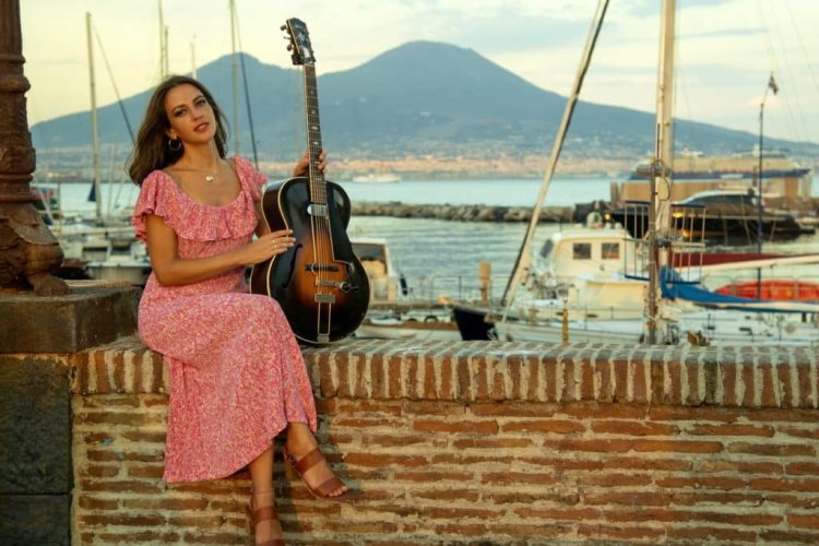 La italiana Eleonora Strino protagoniza uno de los conciertos despedida del Festival 6Cuerdas