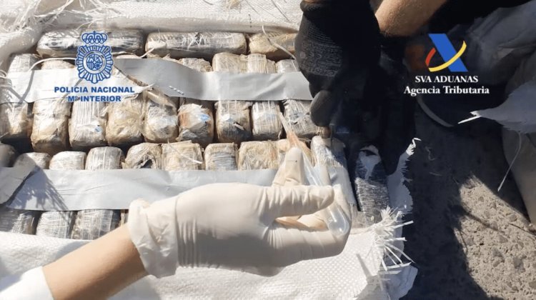 Intervenido un velero con 2.500 kilos de cocaína procedente del Caribe y con rumbo a Canarias