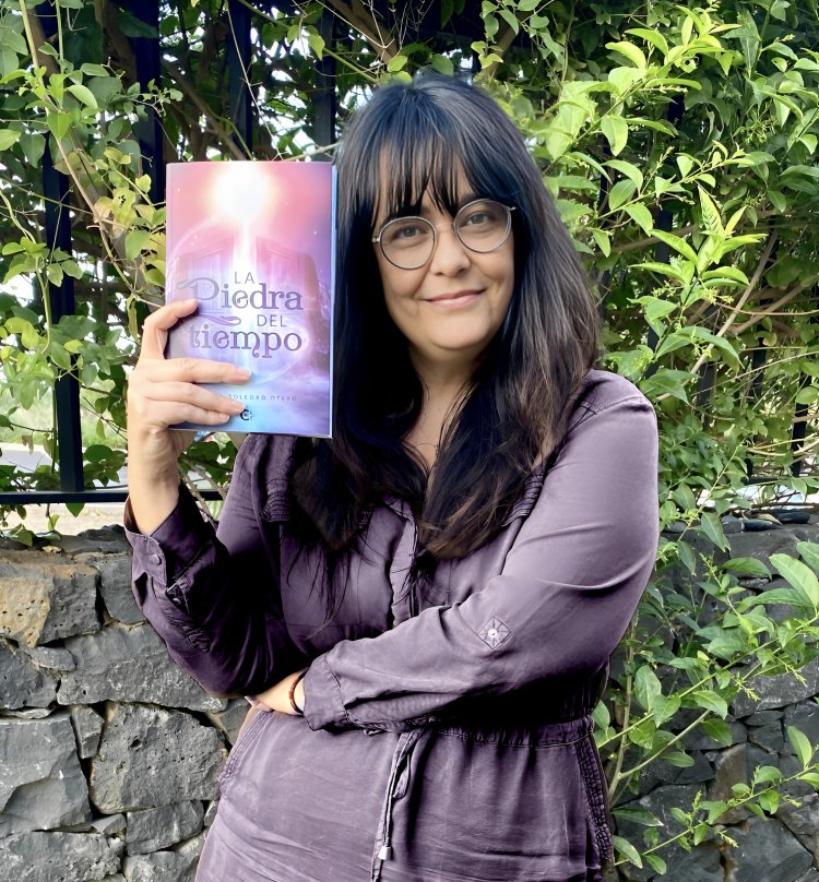 La escritora canaria Soledad Otero regresa con su segunda novela ‘La piedra del tiempo’