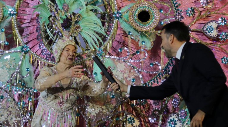 América González González es elegida Reina de los Mayores del Carnaval de Santa Cruz